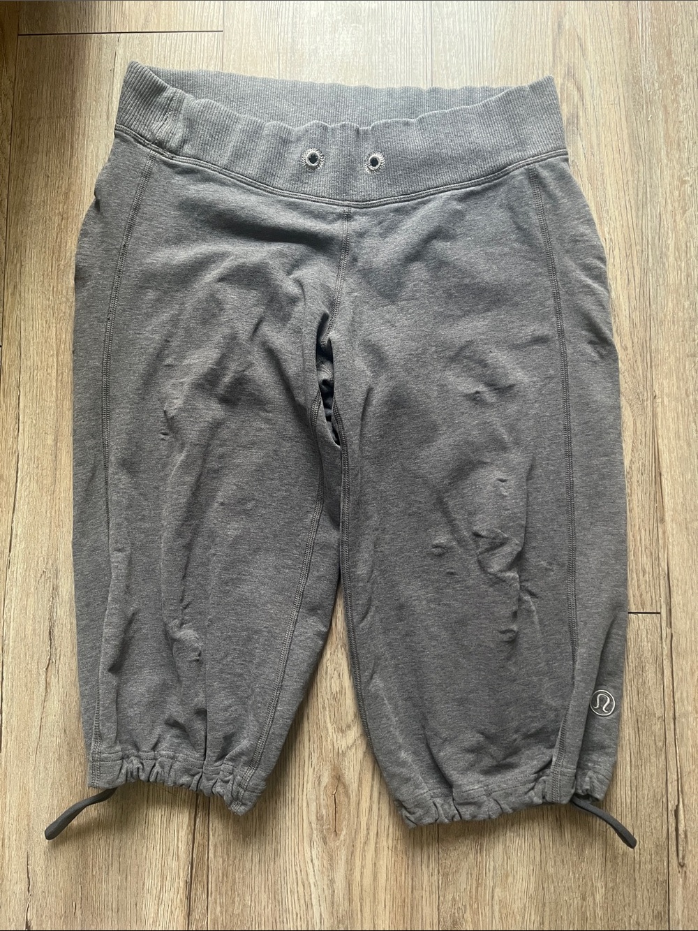 Vintage lululemon athletica woman Gray Cropped Athletic Cotton Capris